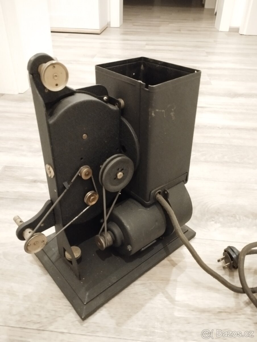 Dvě historické promítačky