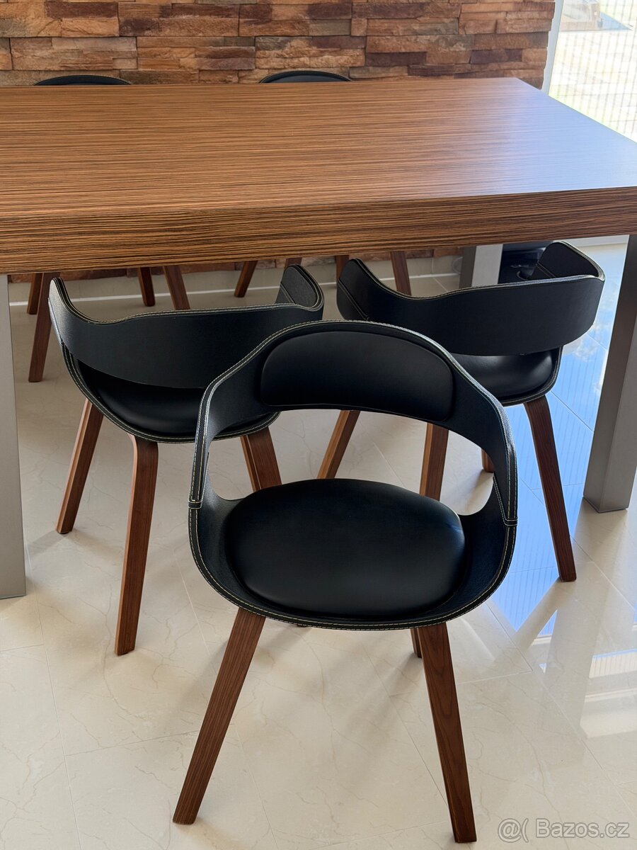 Jídelní stůl a křesla