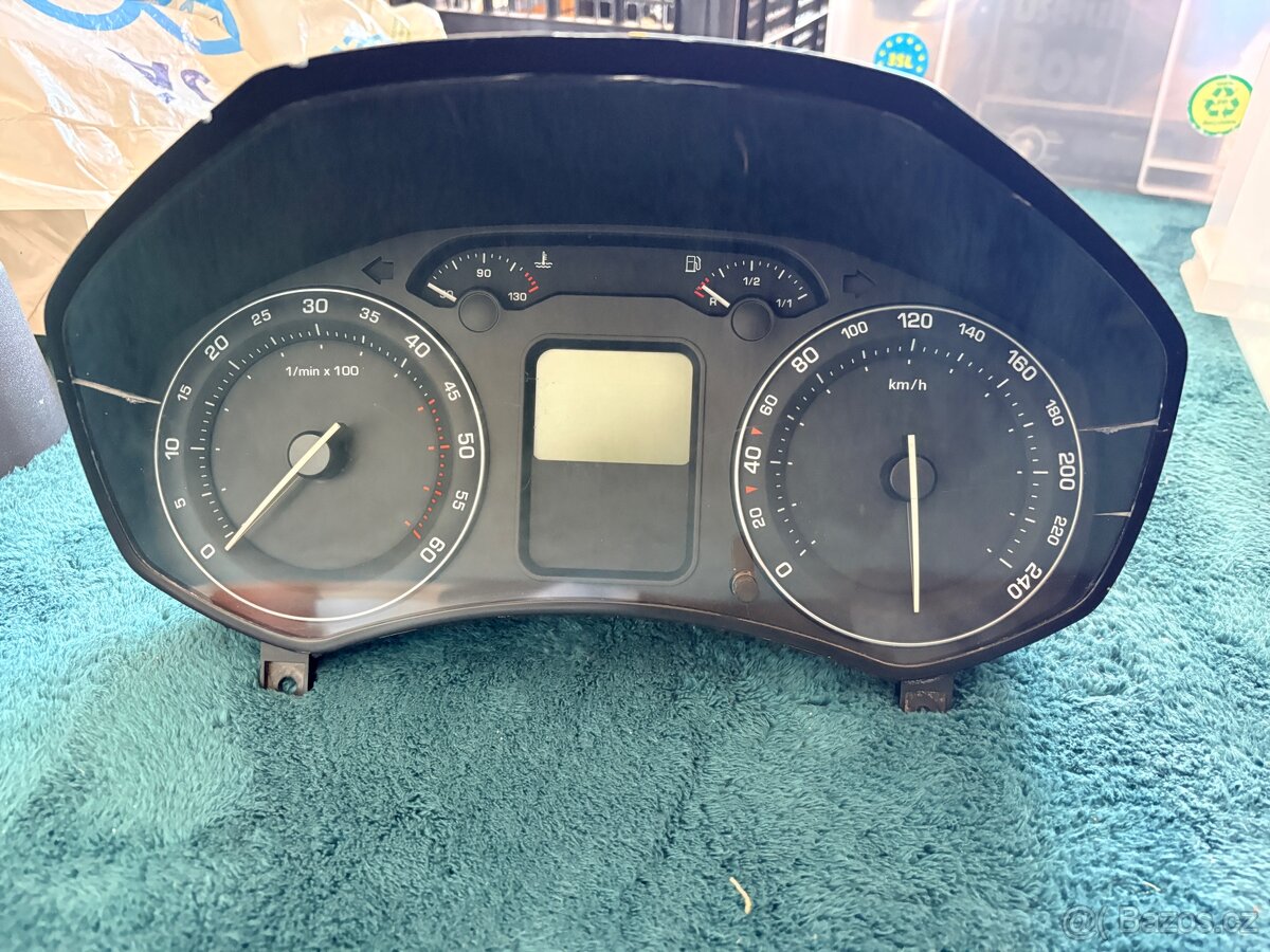 Přední budíky Škoda octavia 2 generace