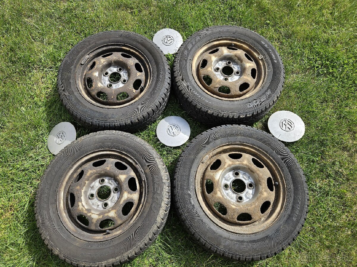 Zimní pneumatiky 165/70 R13 na plecháčích
