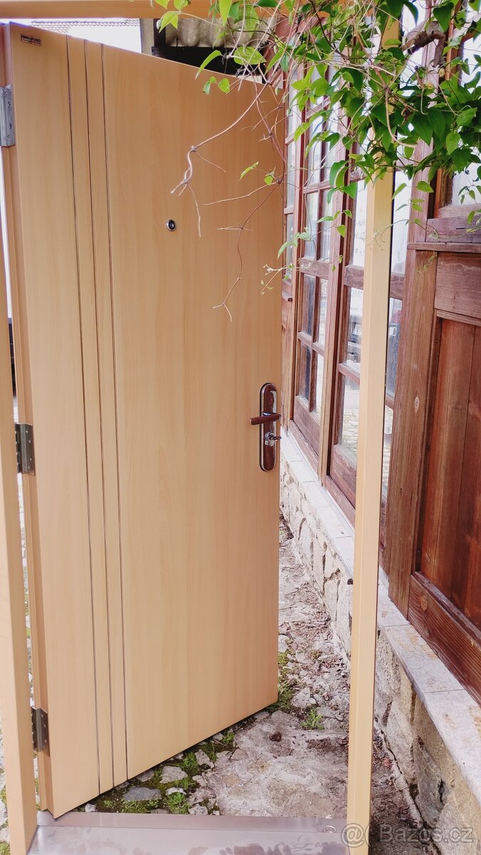 Bezpečnostní protipožární celokovové dveře 80