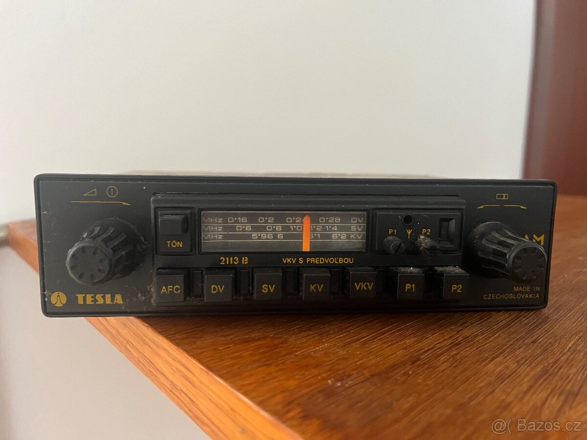 Auto radio Tesla