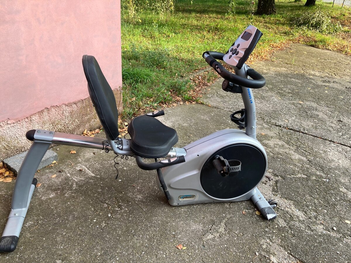 Posilovací stroj