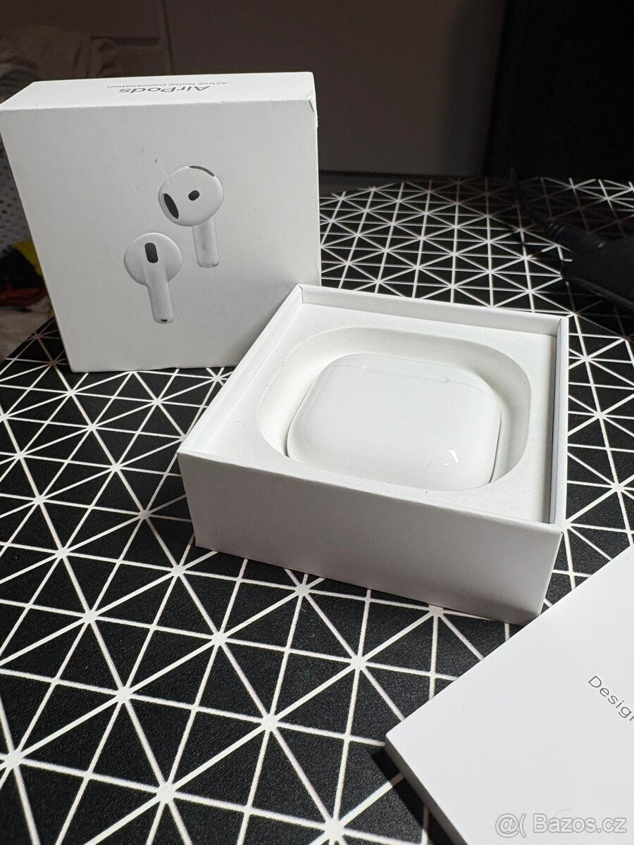 Sluchátka Apple AirPods 4
