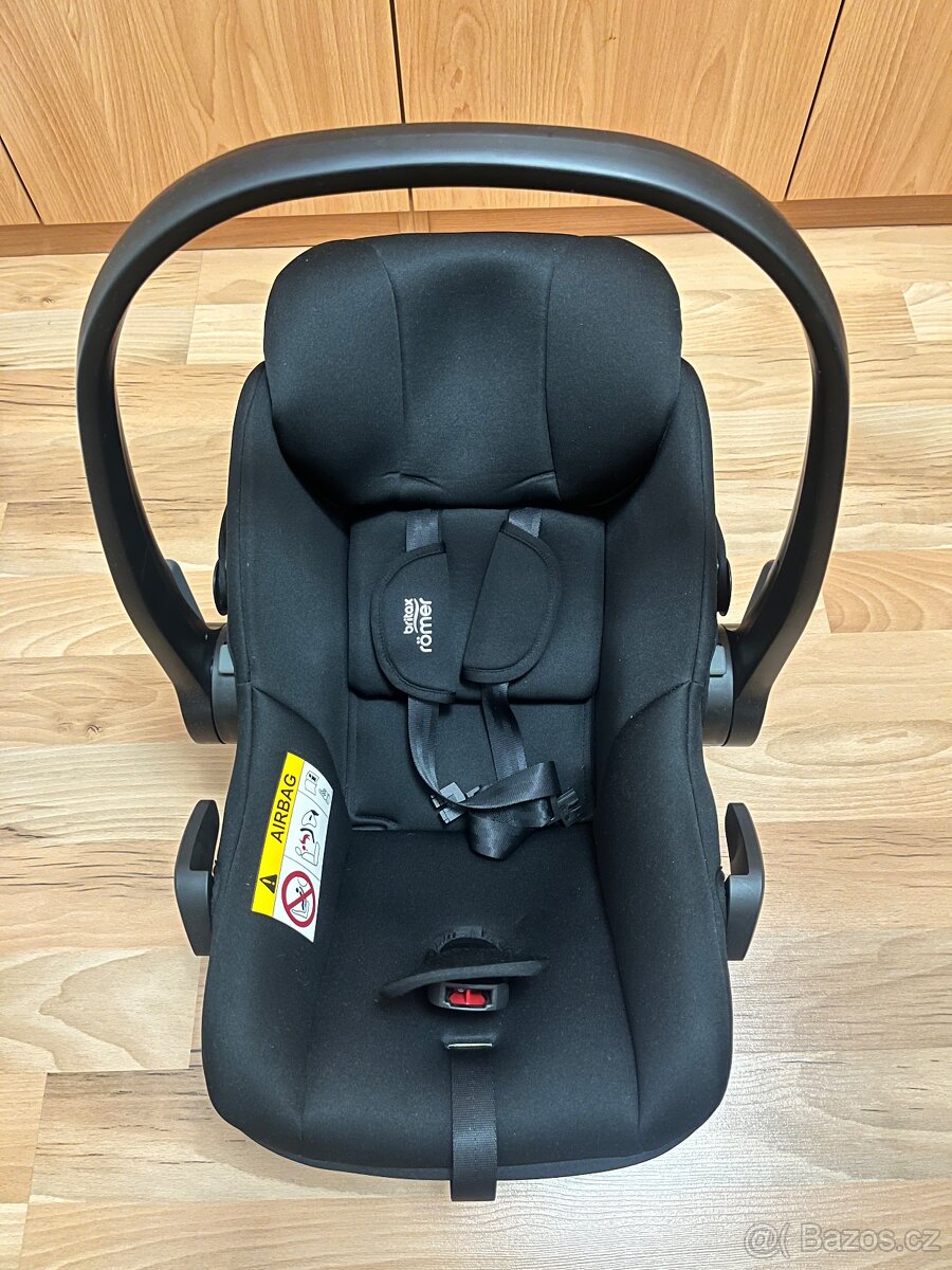 Autosedačka Baby-Safe Core + Adaptéry