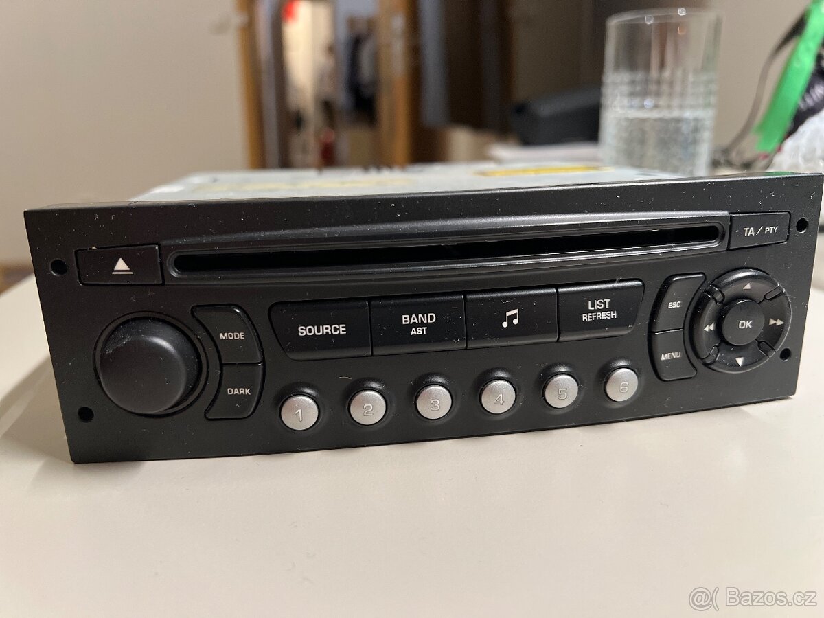 Autoradio typ RD4 Peugeot Citroen s displejem