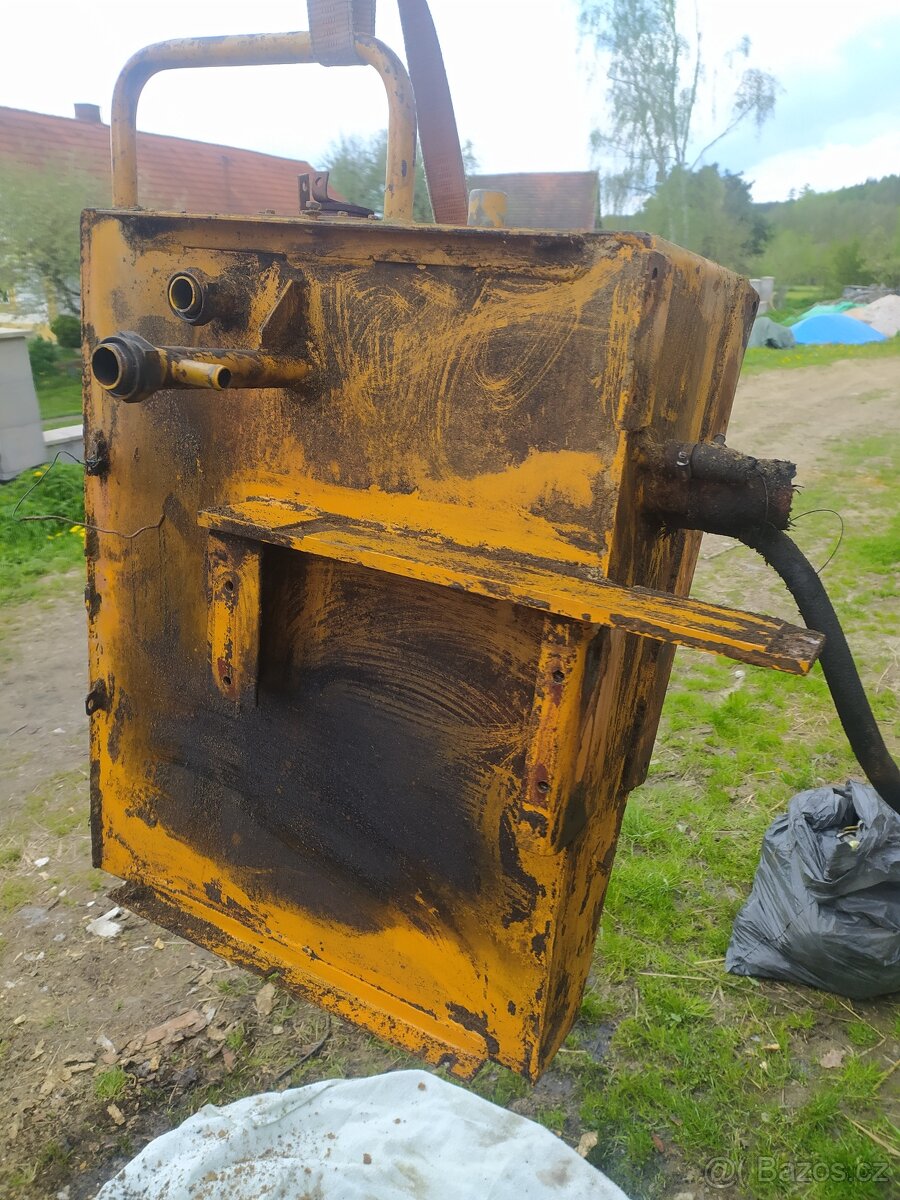 Hon UN 053 nádrž na olej