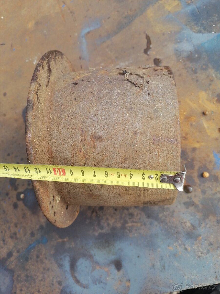 Vyvodova řemenice na traktor.