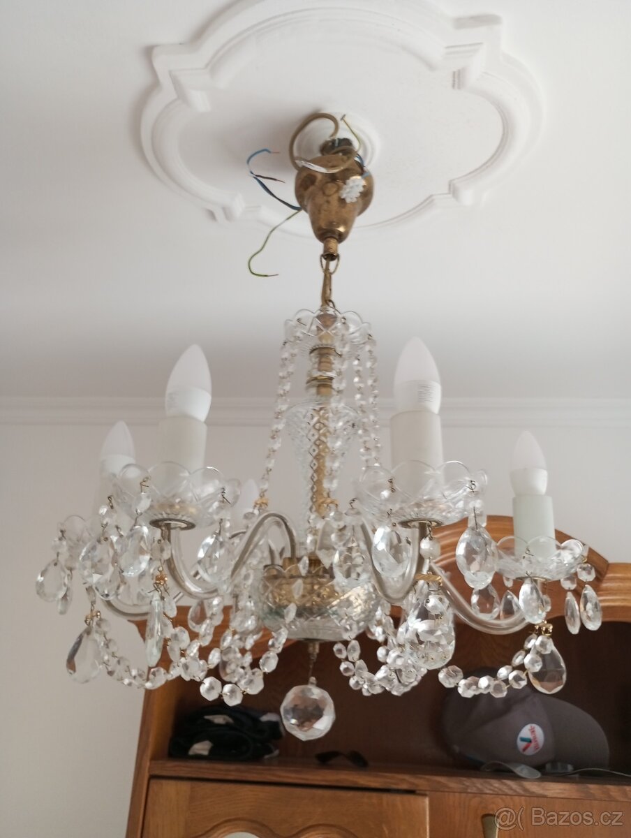 Křišťálový lustr