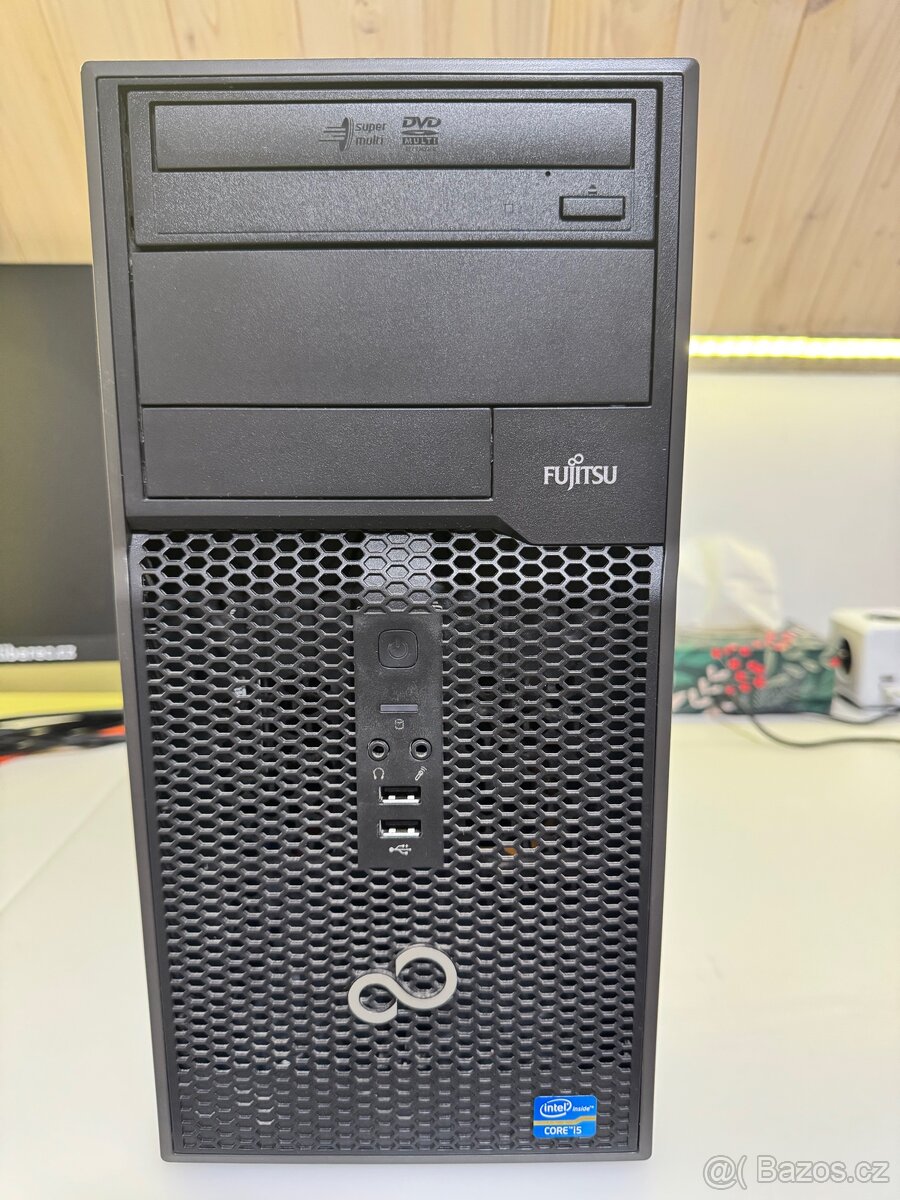 Stolní počítač Fujitsu - i5, SSD, Windows 11