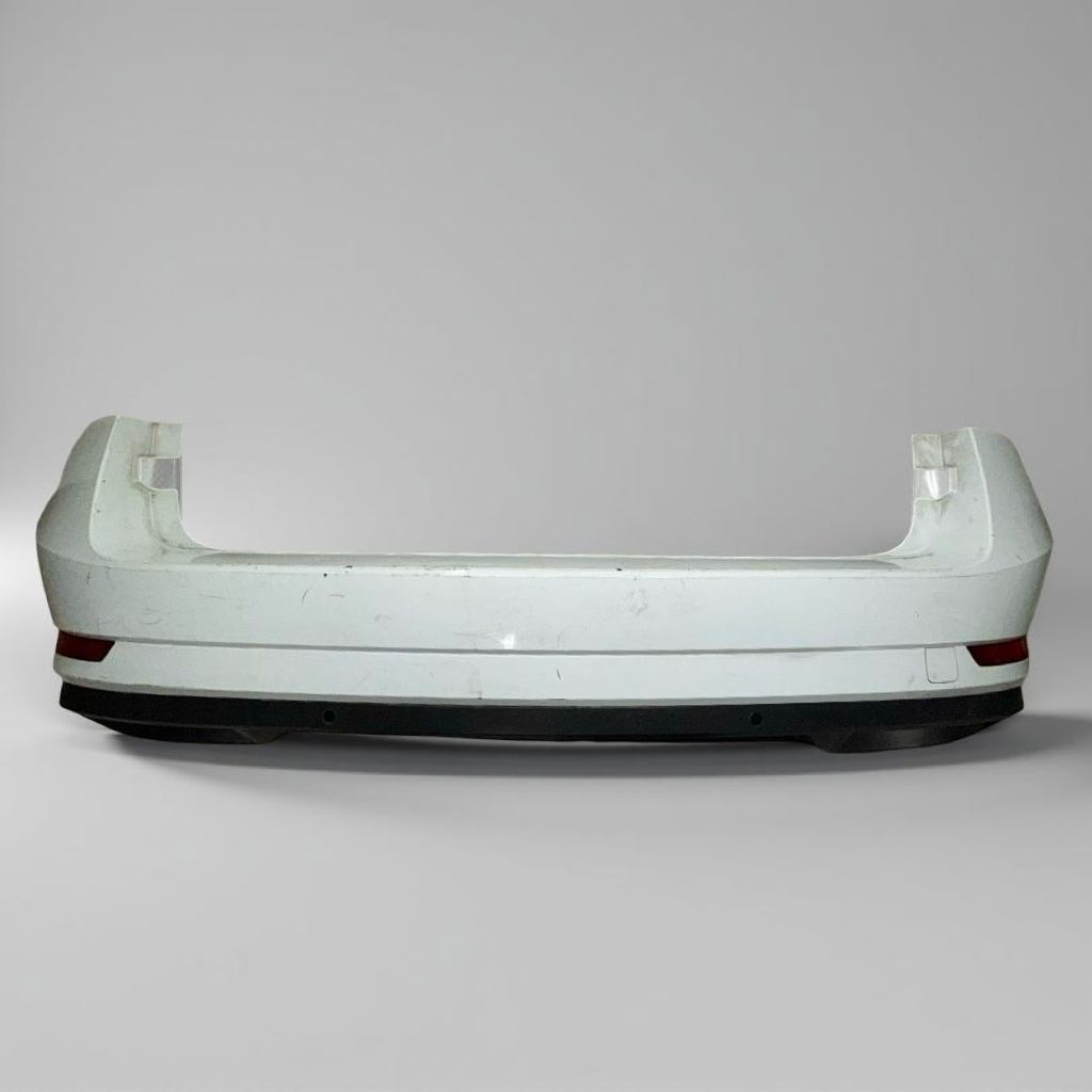 Zadní nárazník bílá metalíza LC9A Škoda Superb 3 r.v. 2018