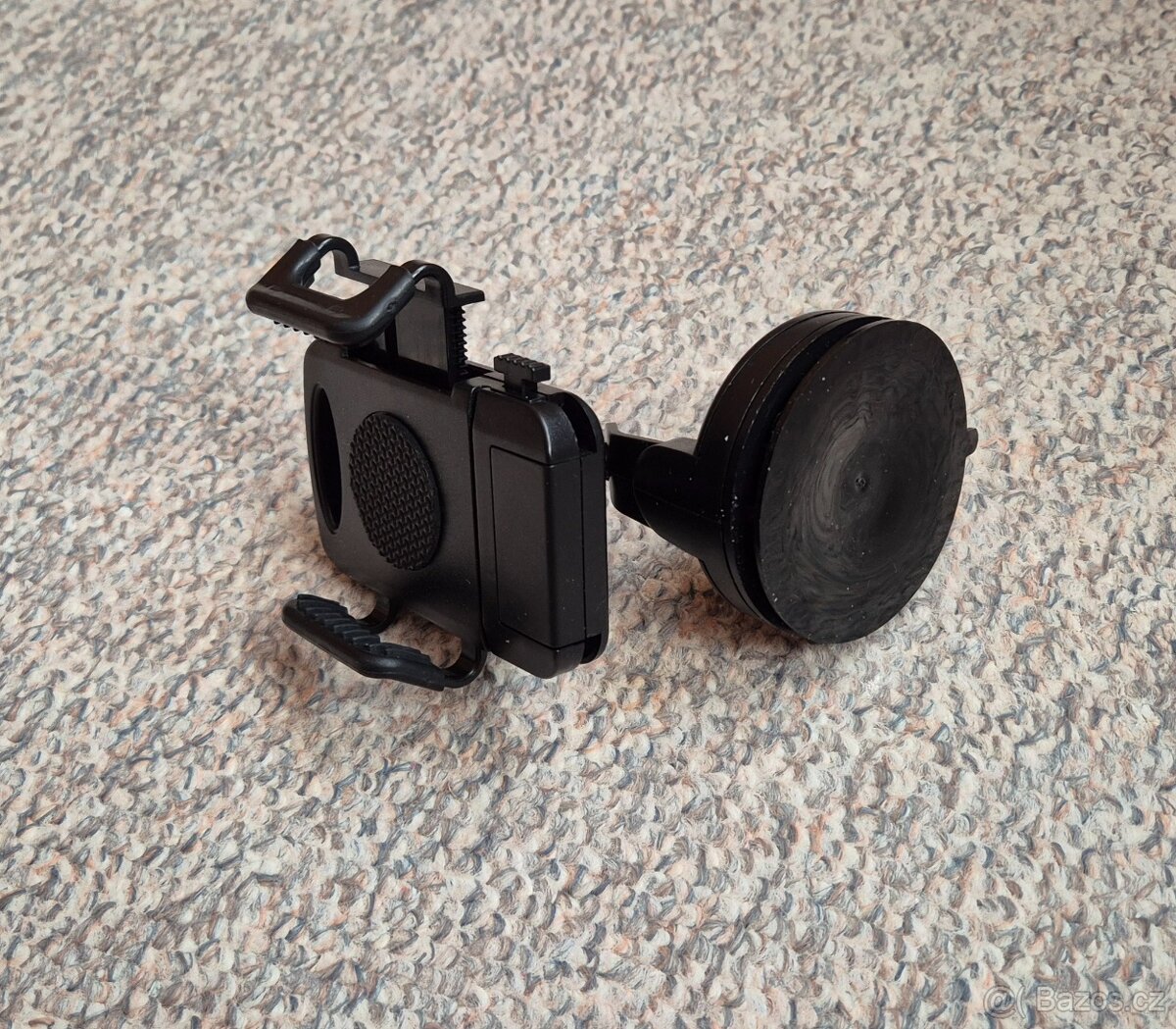 Držák na smartphone do auta