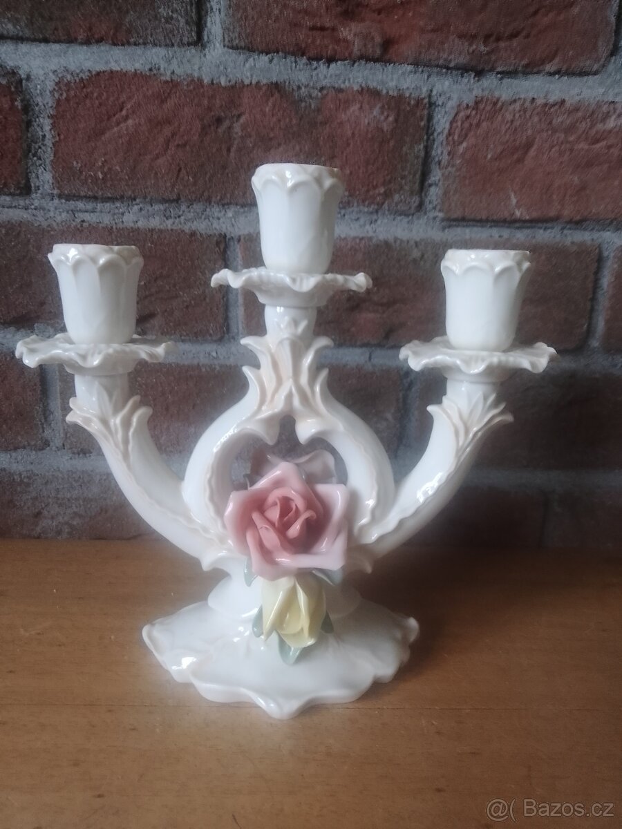 Porcelánový svícen