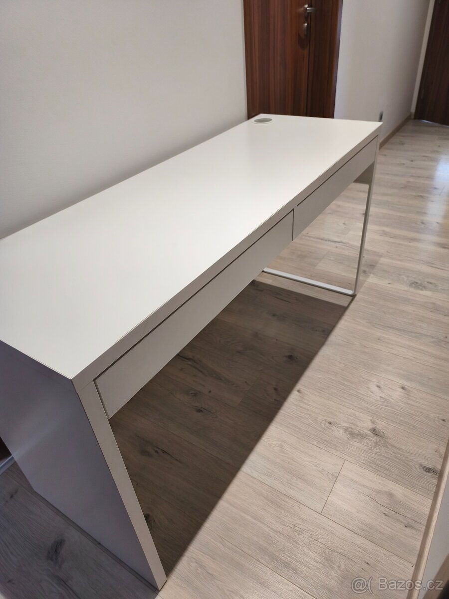 Psací stůl IKEA