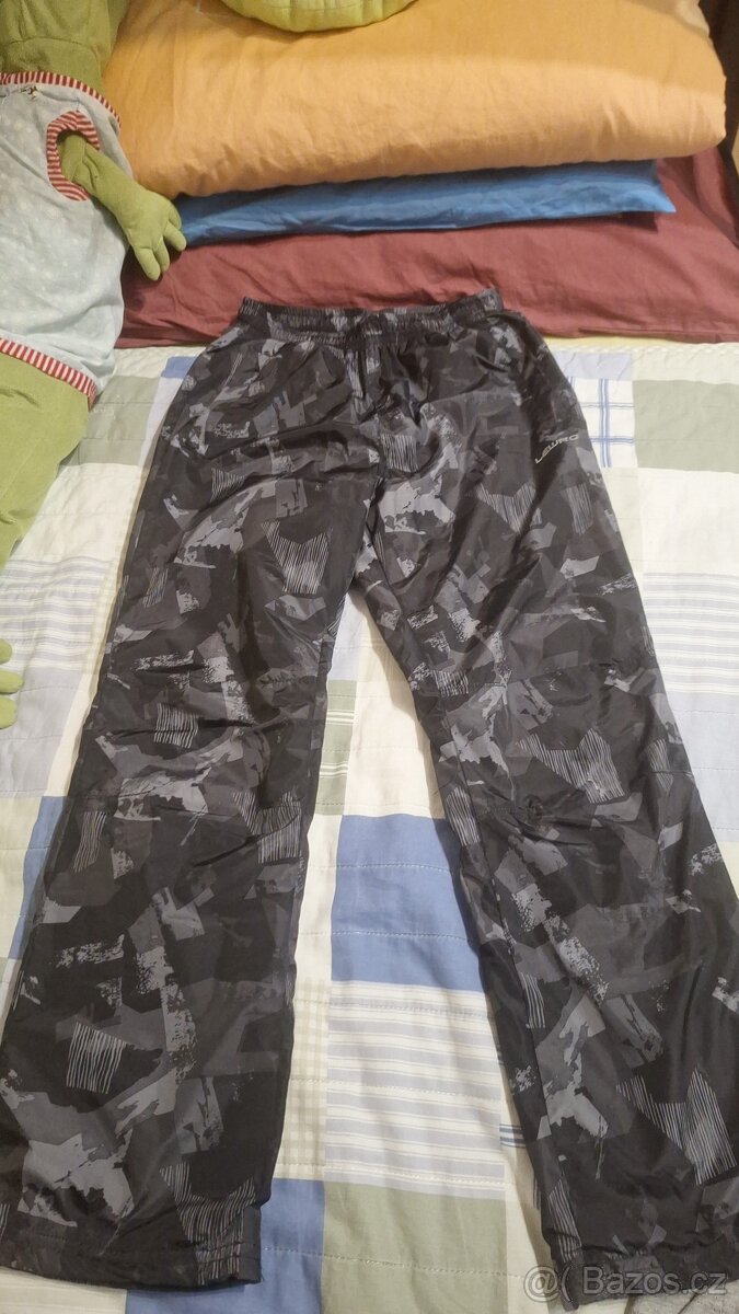 Prodám zateplené šusťaky 140-146