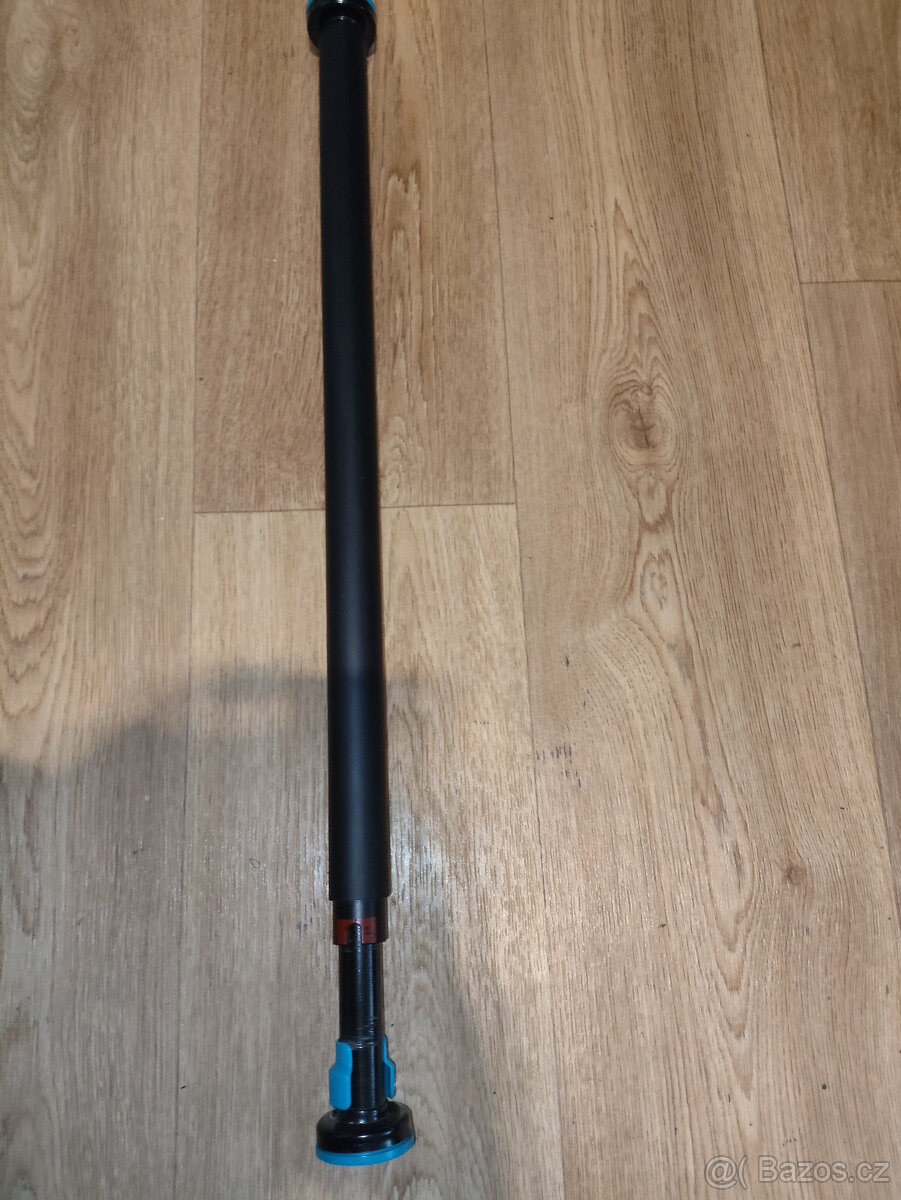 Posilovací hrazda do dveří Decathlon Pull-Up Bar Lock 100