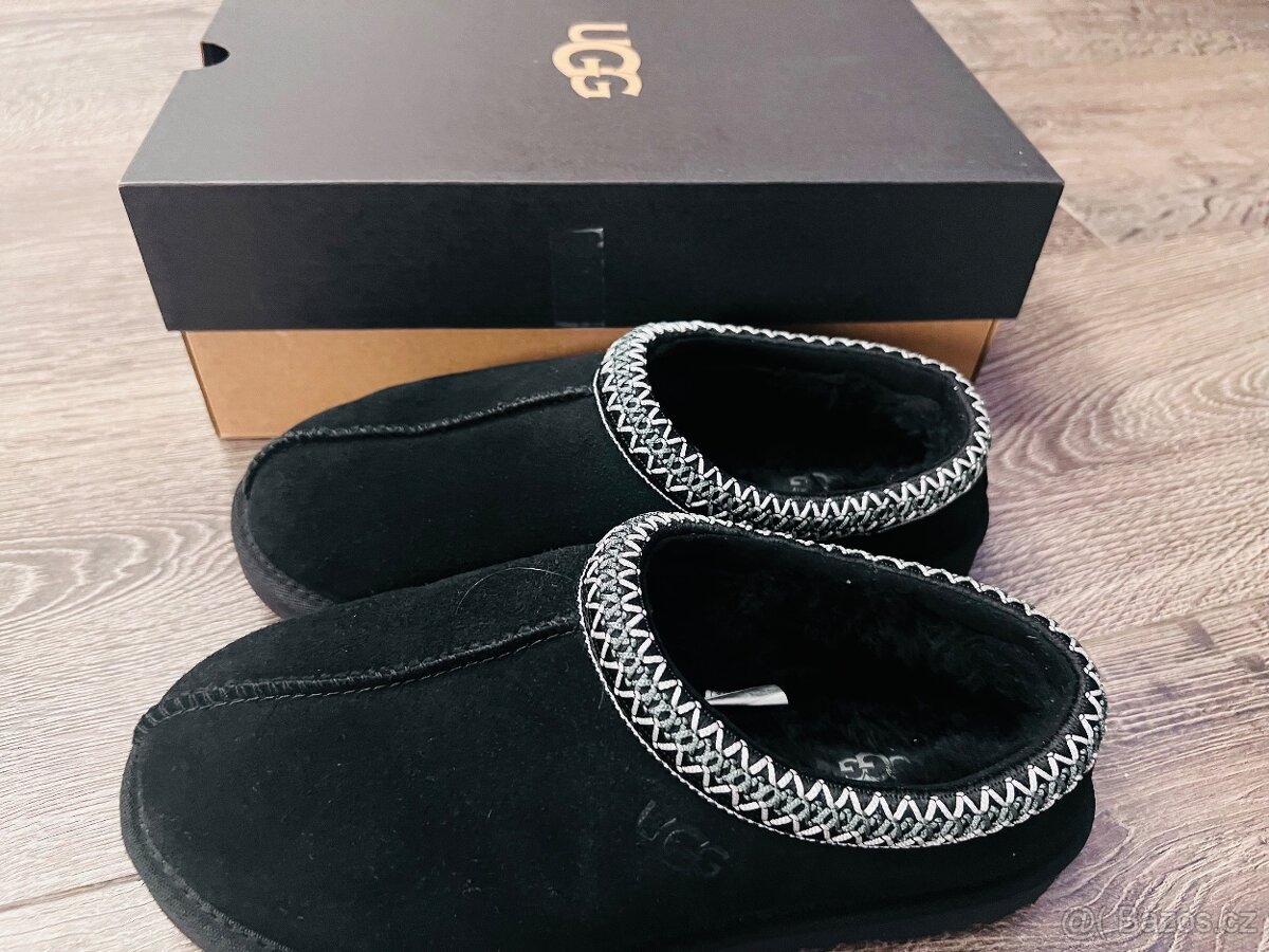 UGG Tasman
