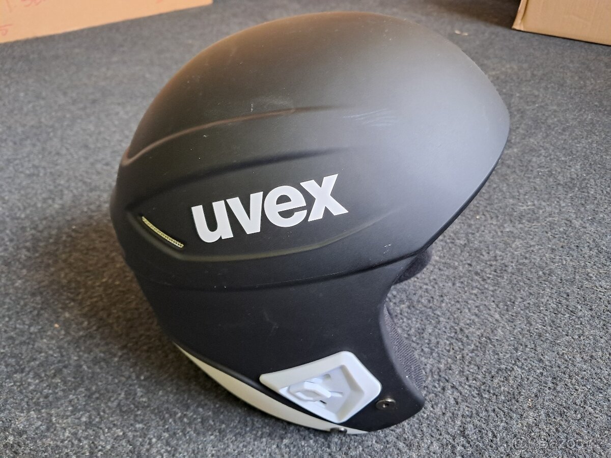 Lyžařská helma UVEX Race +