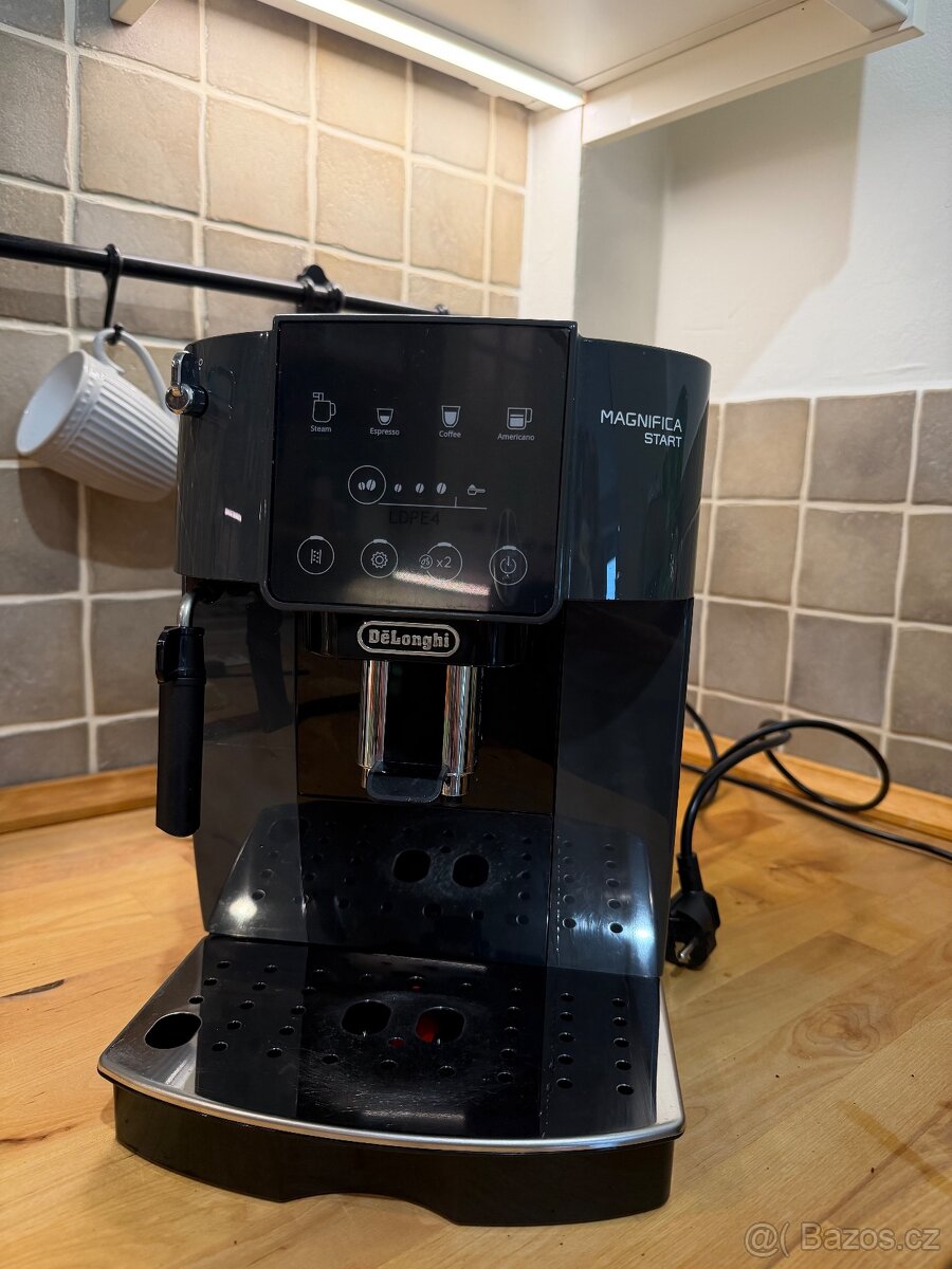 Kávovar De'Longhi Magnifica Start