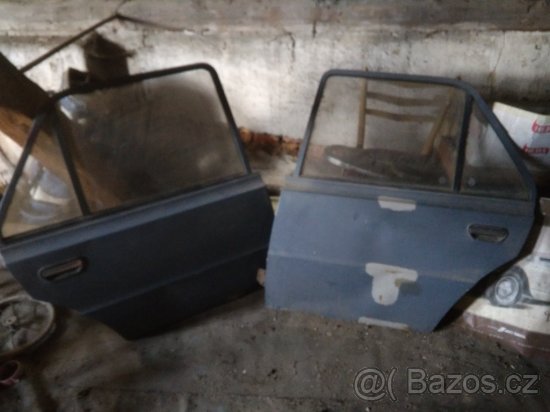 Škoda 120/105 zadní dveře