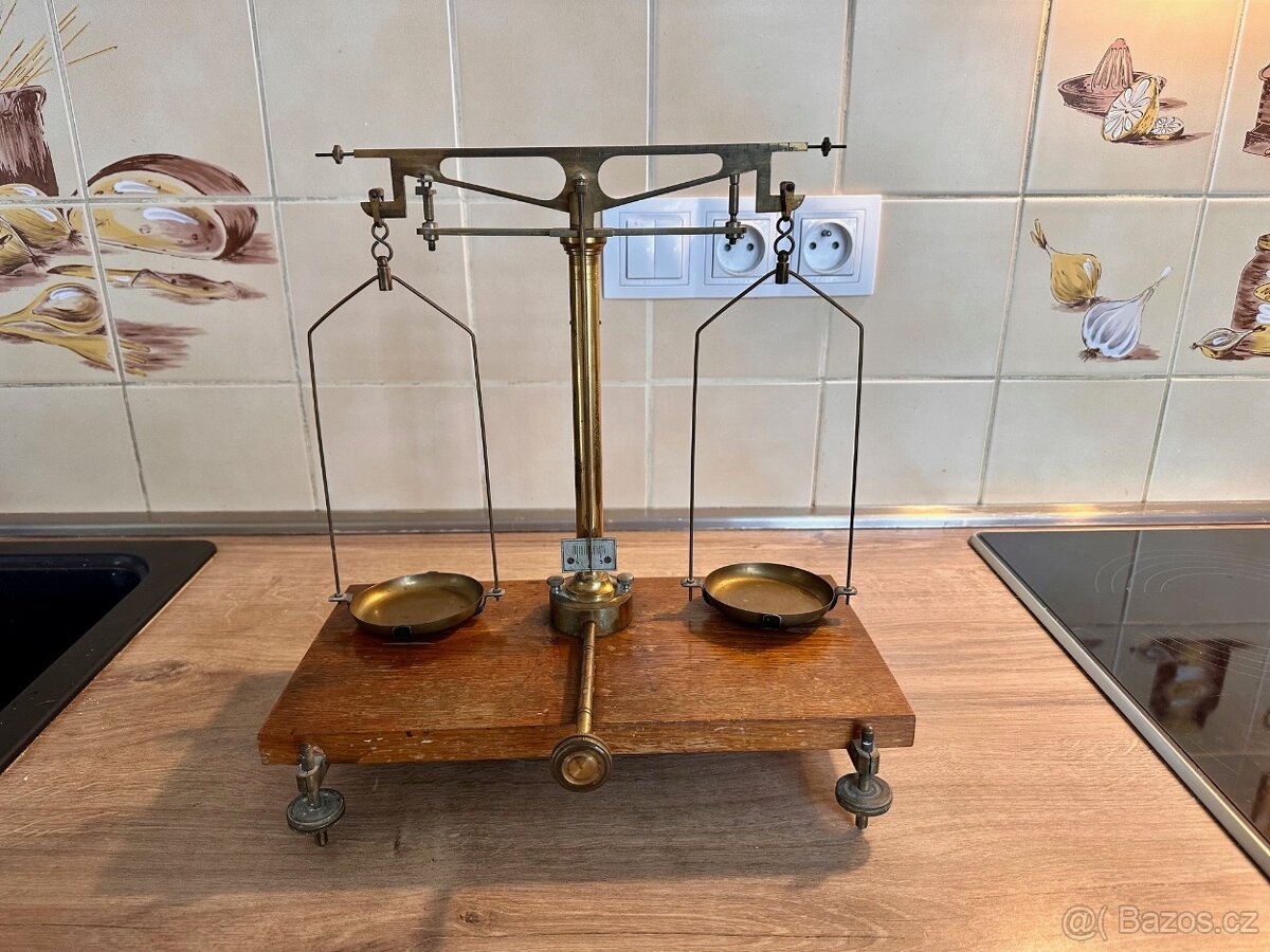 Laboratorní váhy - Starožitné