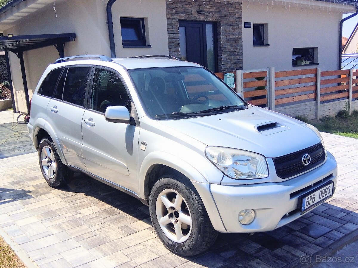 Prodáme Toyota Rav4. 4WD Vozidlo má najeto 238000