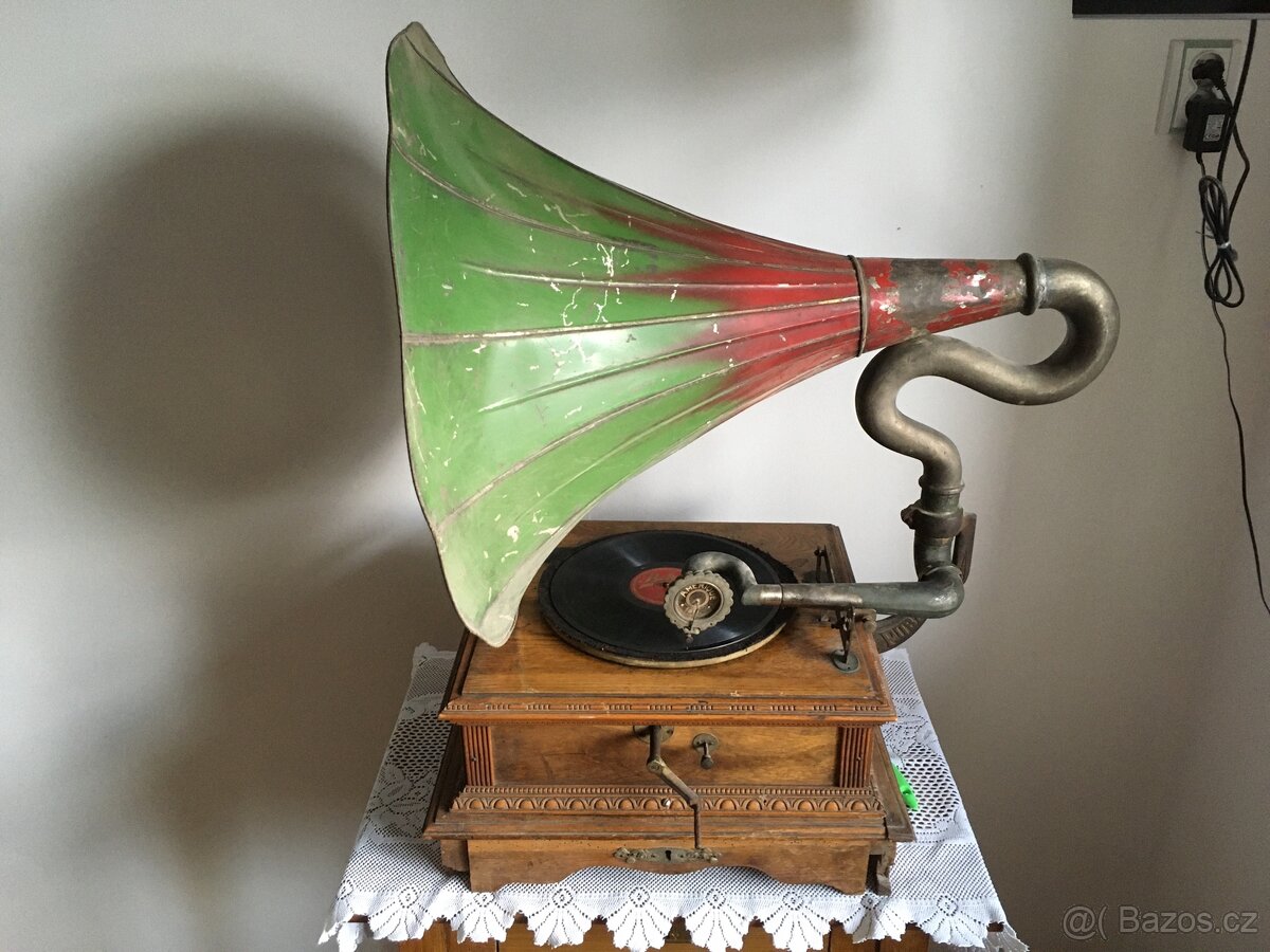 Gramofon s troubou