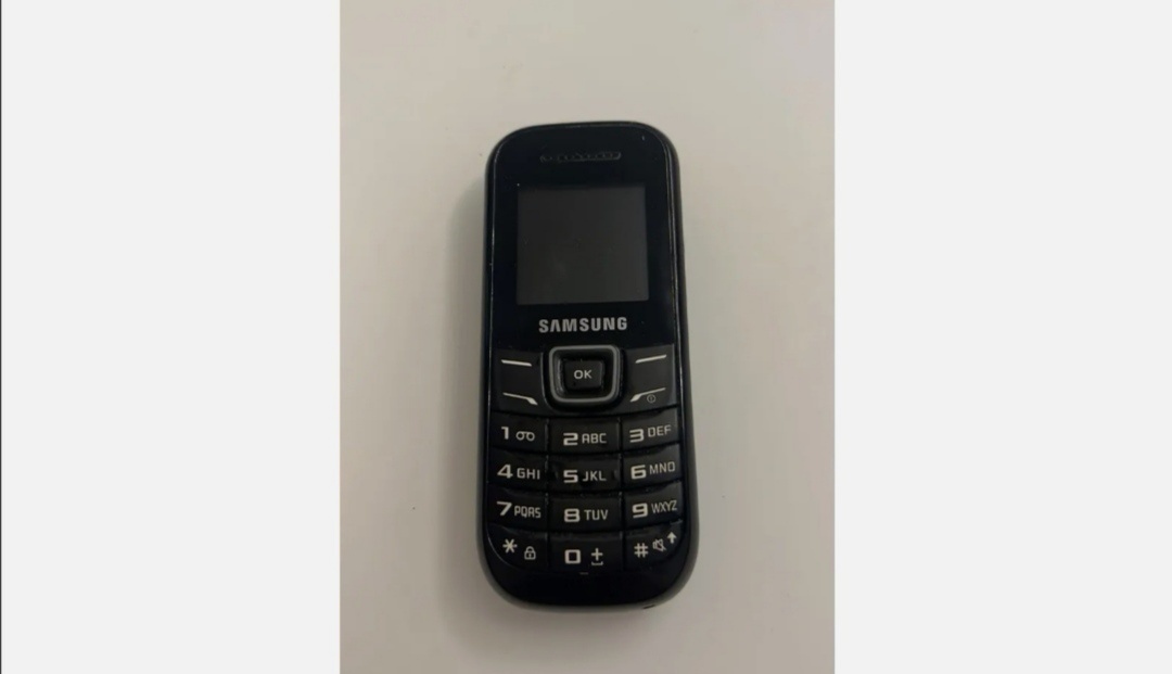 Prodám telefon Samsung GT-E1200
