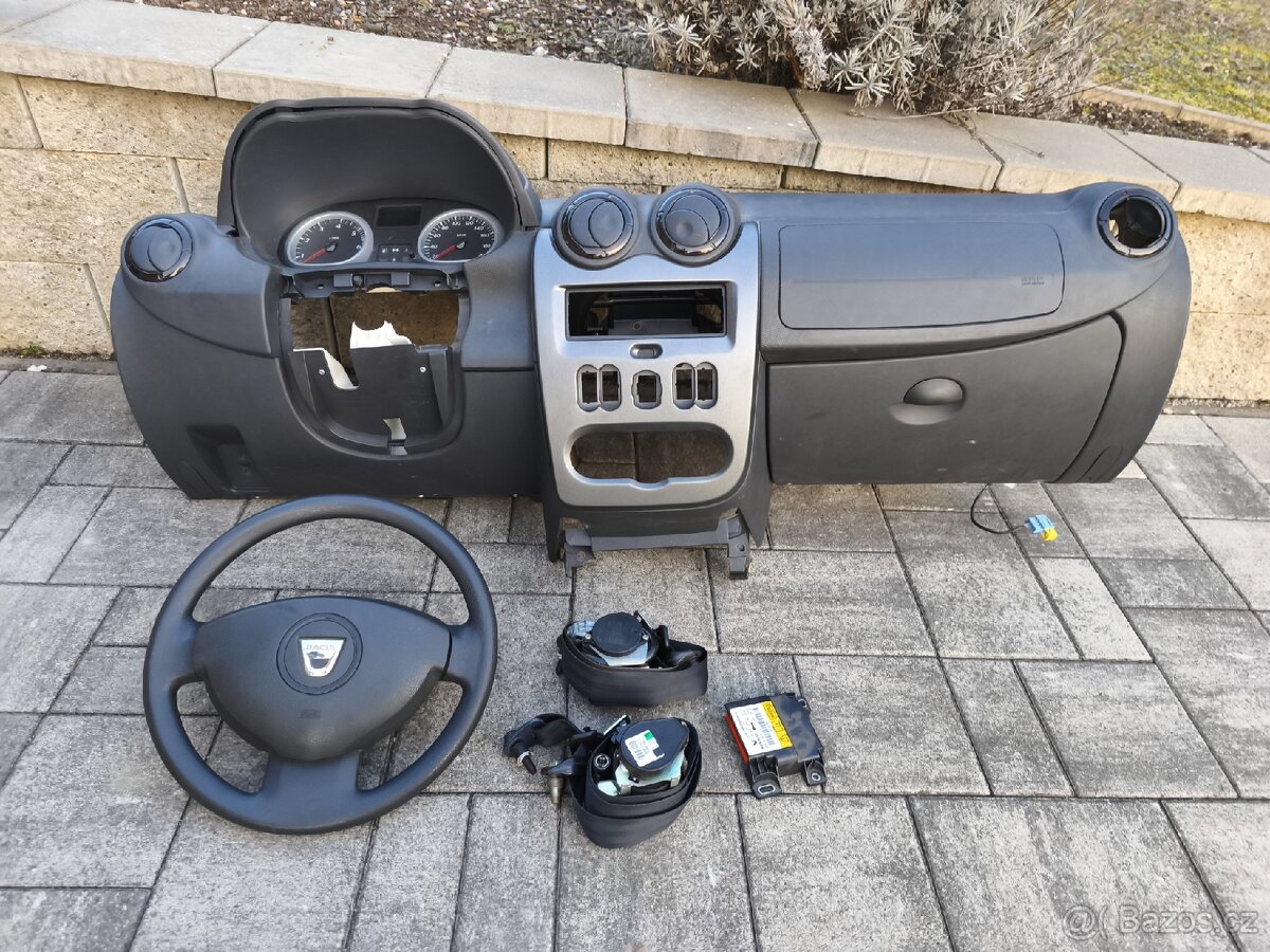 Palubní deska /airbagová sada Dacia Duster 1