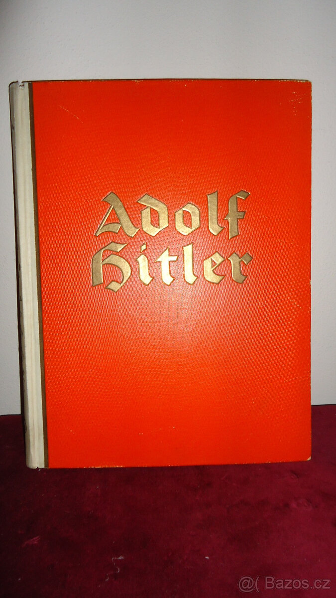 Adolf Hitler, originální kniha 200 nalepených fot.