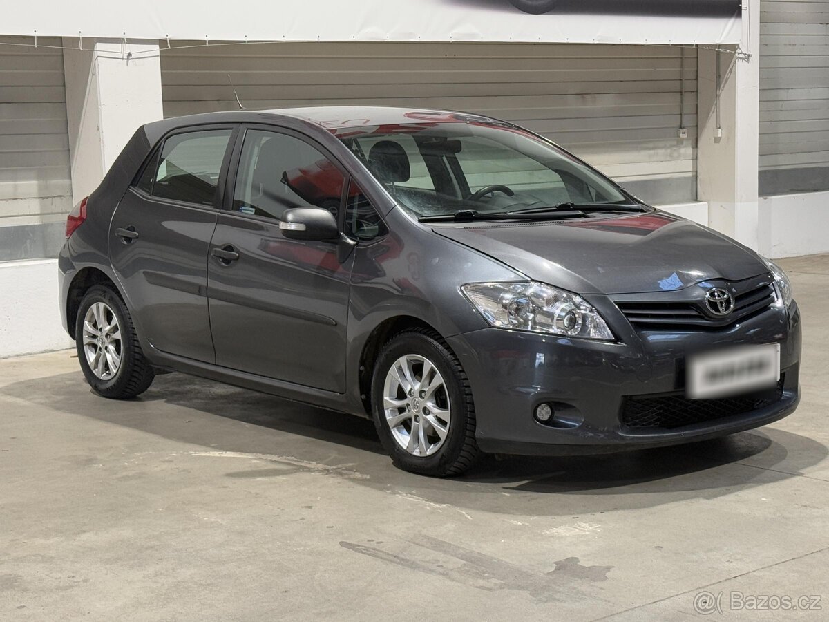 Toyota Auris 1.4 , 66 kW nafta, 2011