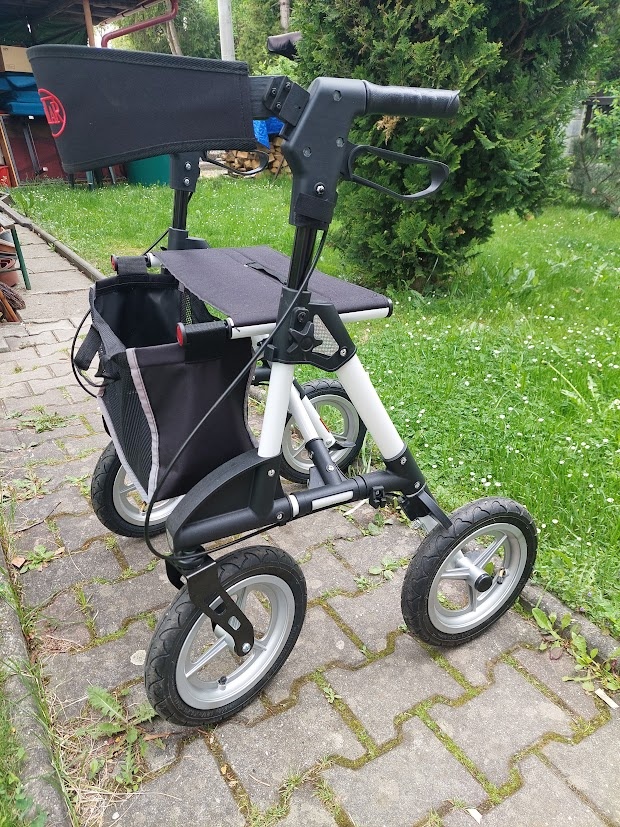 Nové odlehčené chodítko s nafukovacími koly - cena k jednání