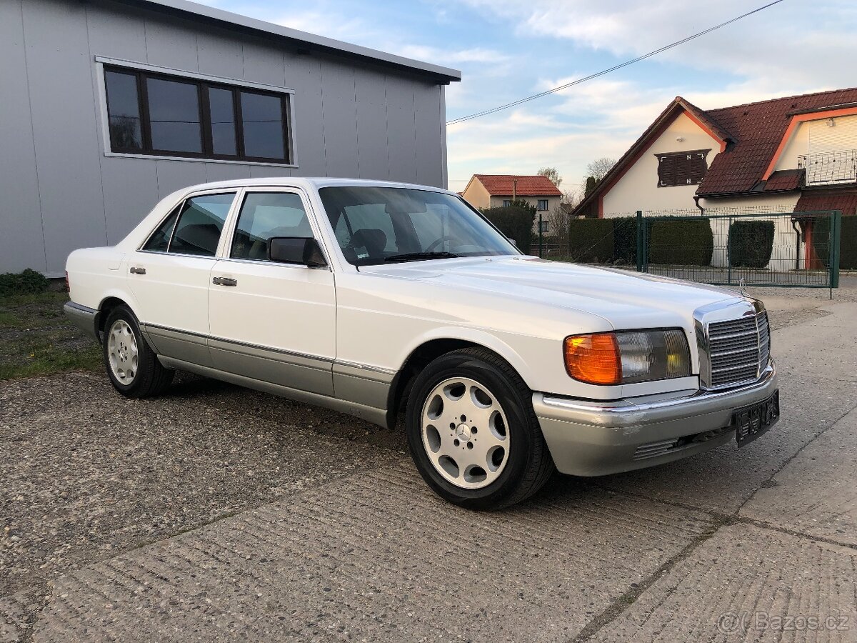 Mercedes Benz W126 260SE