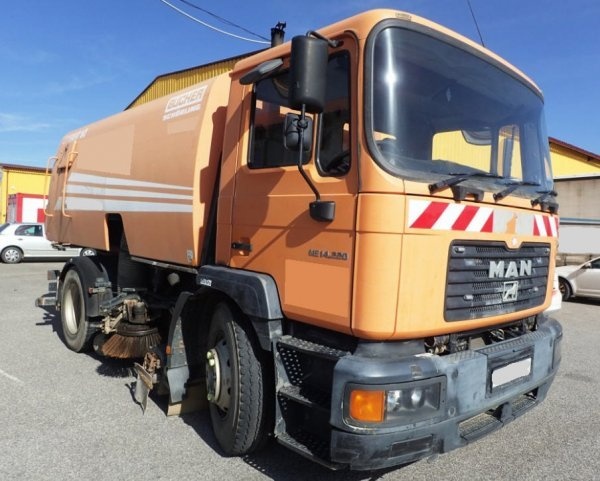 6m3/14.5t zameták Bucher pravostranné řízení MAN