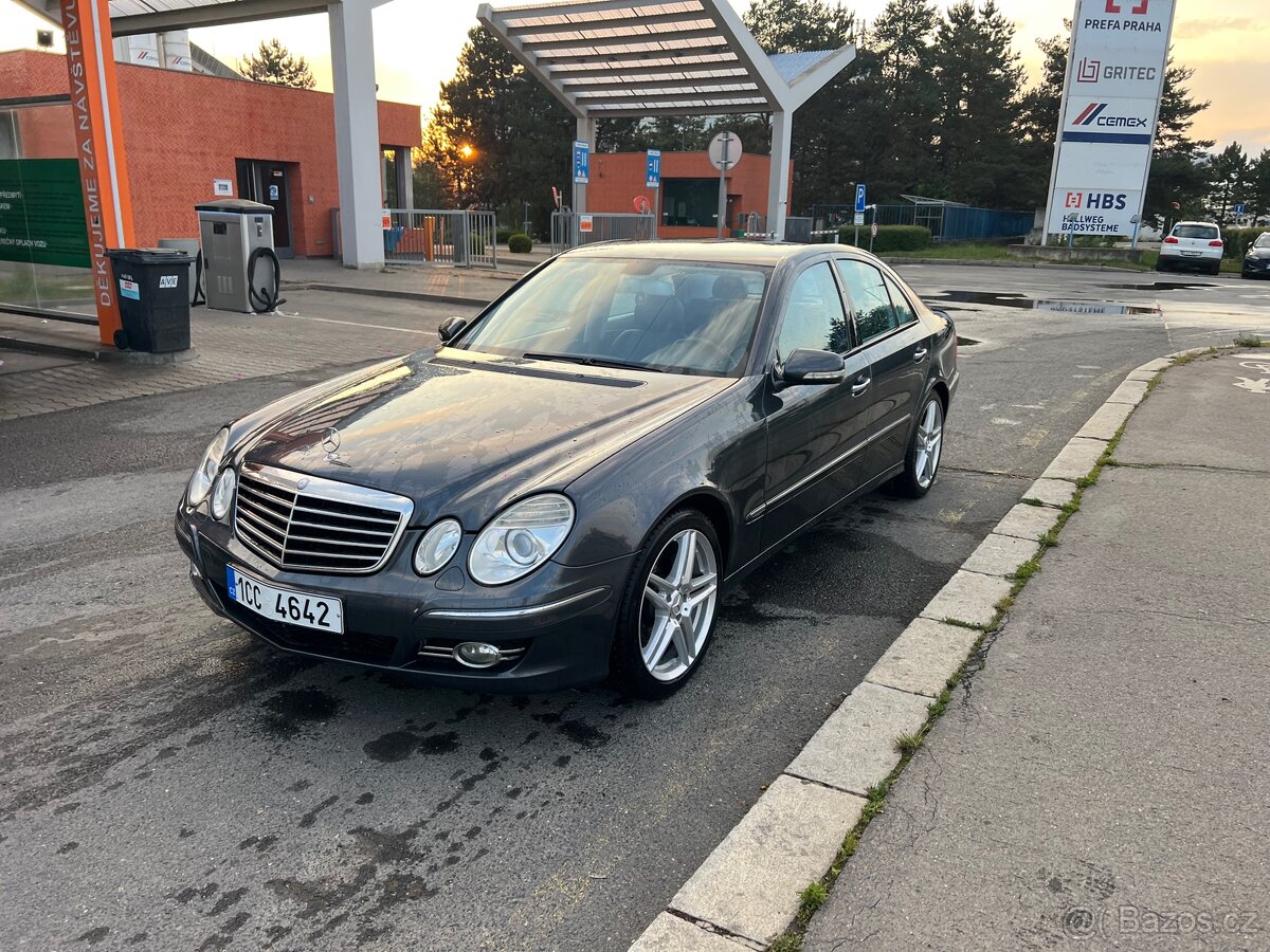 W211