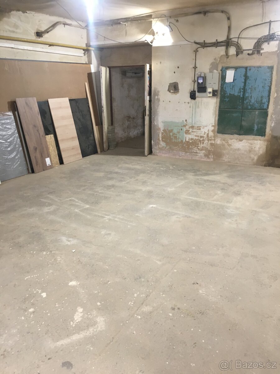 pronajmu dinu sklad 160m2  20min praha