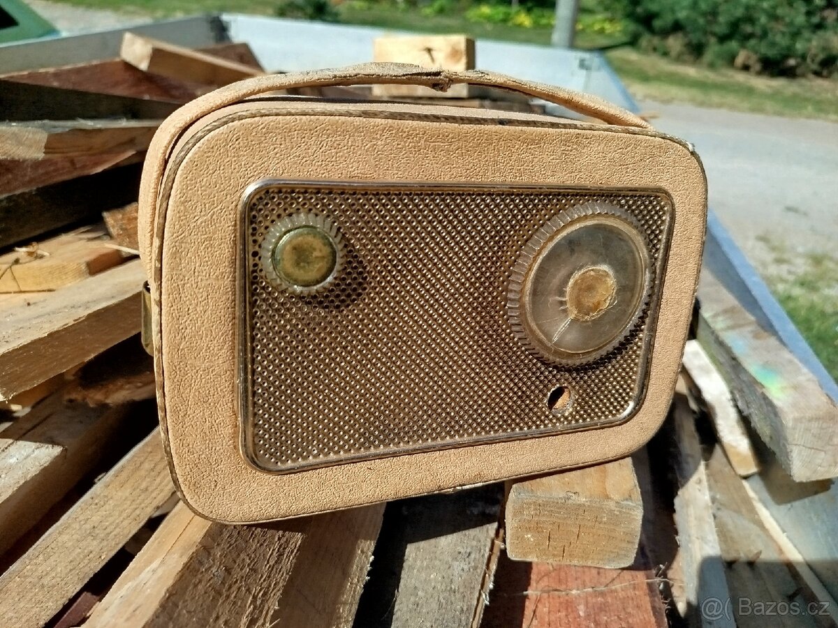 Staré kabelové rádio Tesla 2800