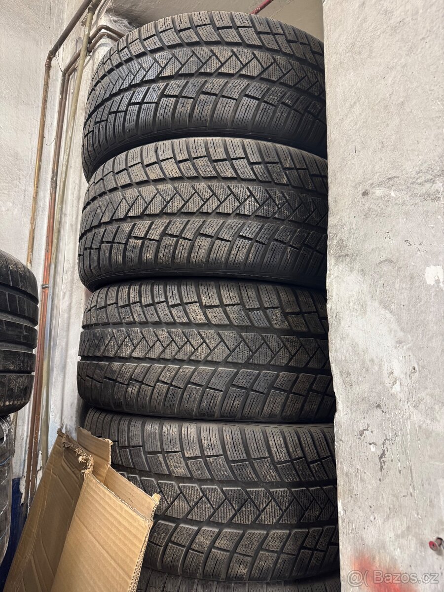 285/40 r22 Vredestein zimni