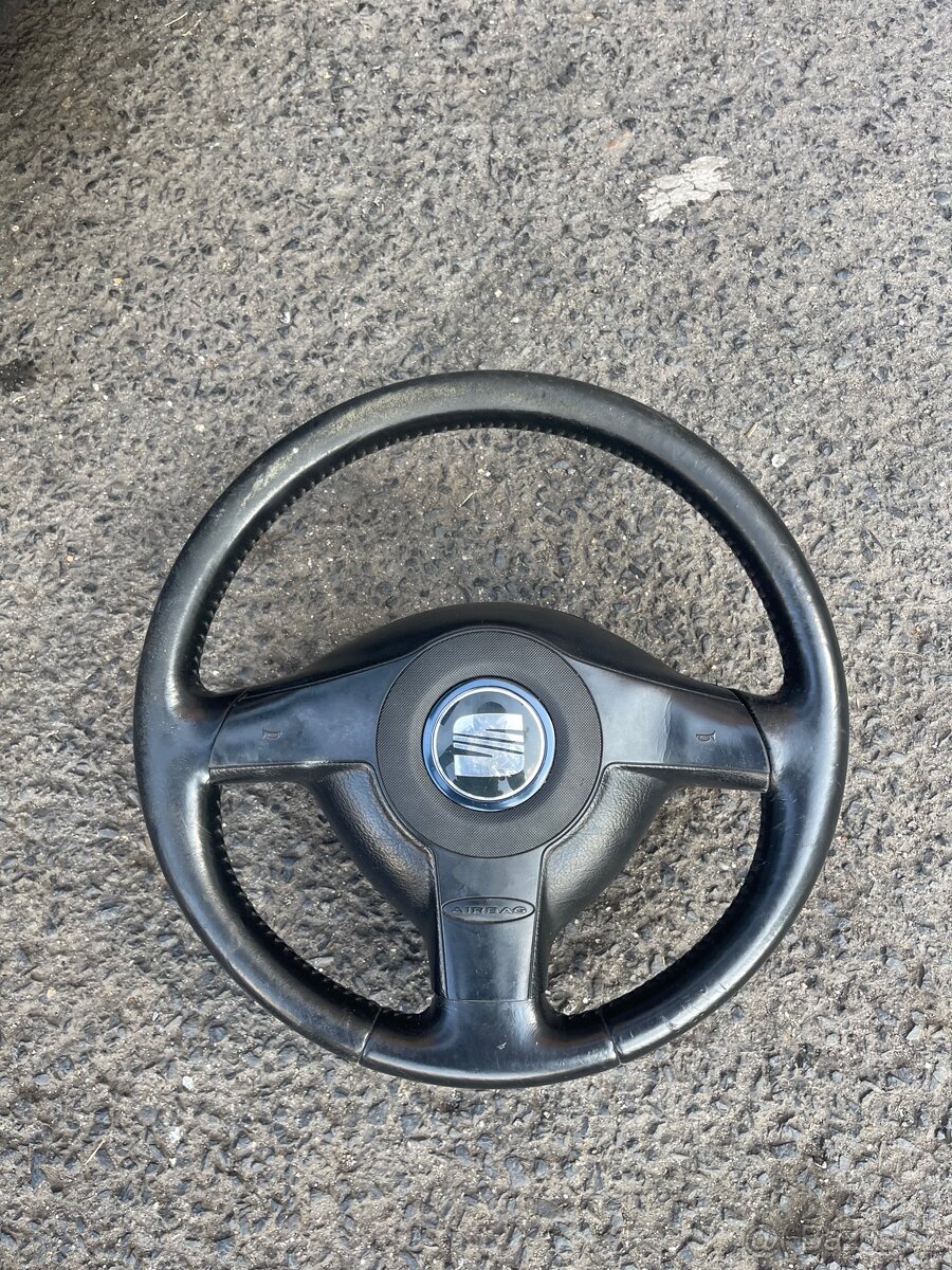 Volant na koncern Seat tříramínko