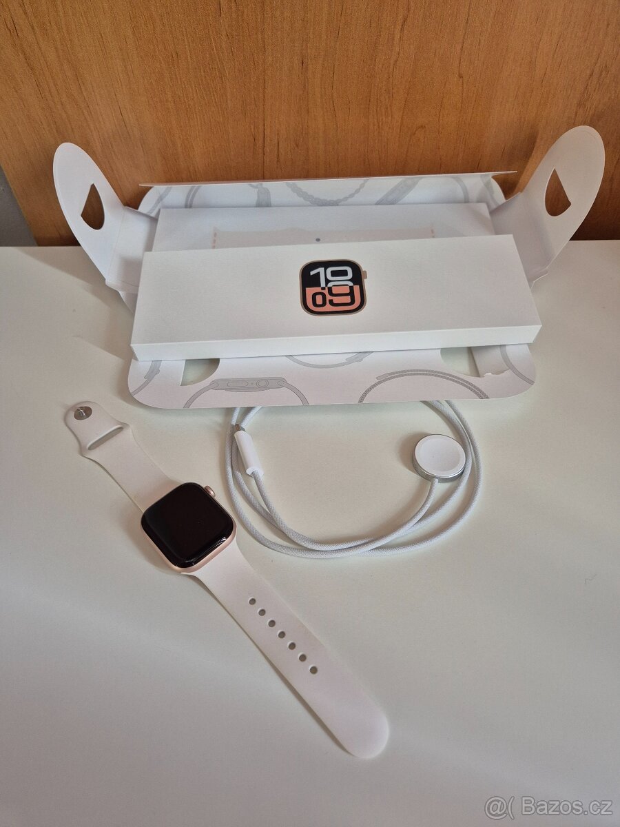 Prodám Apple Watch S 10 GPS 42 Rose gold + záruka All risk