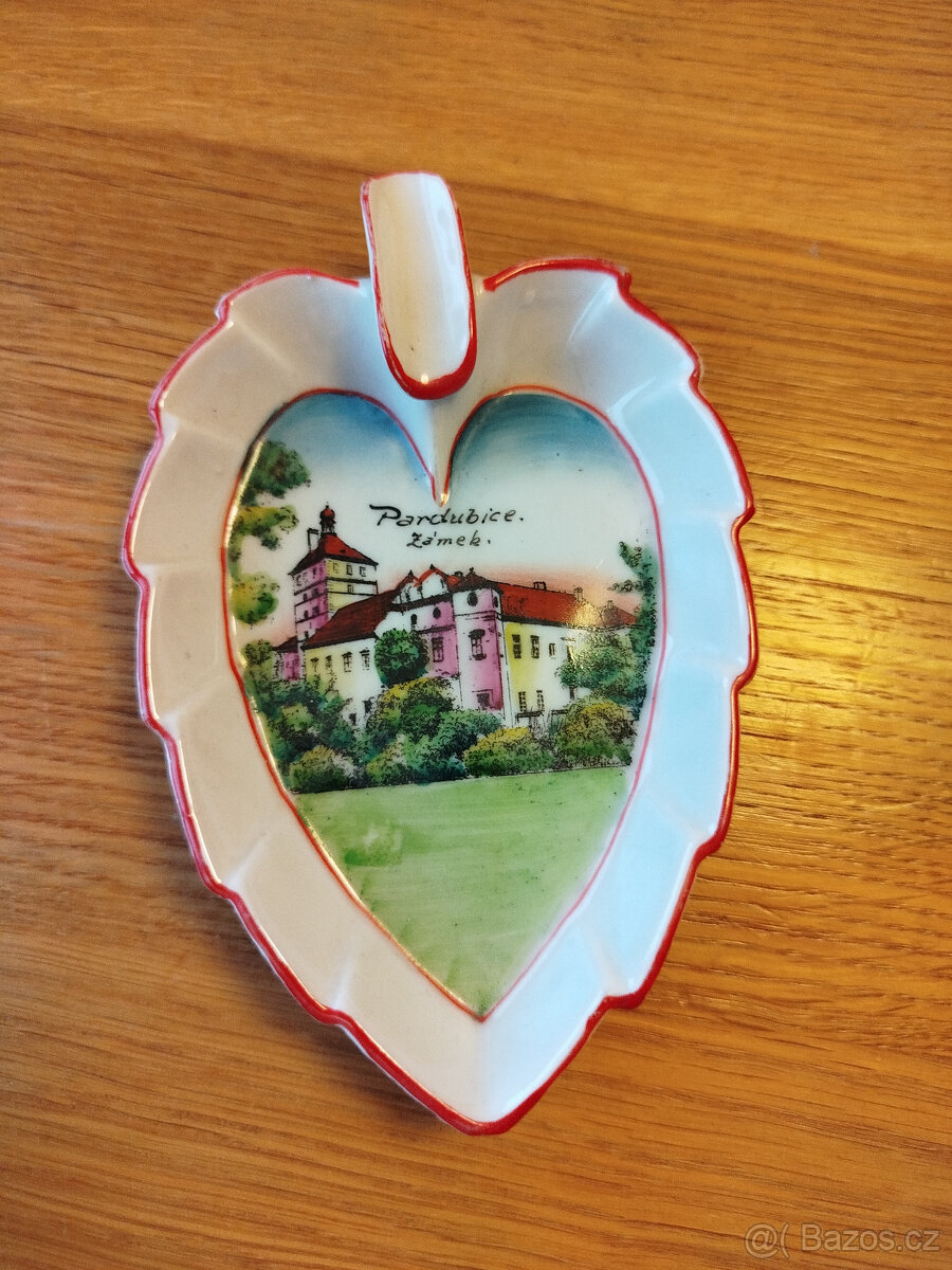 starý porcelánový popelník zámek Pardubice zn. Victoria