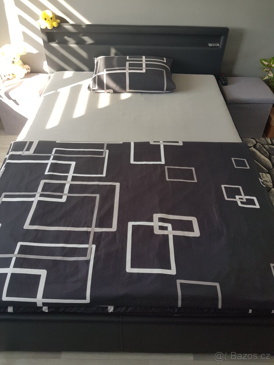 Čalouněná postel 140x200cm