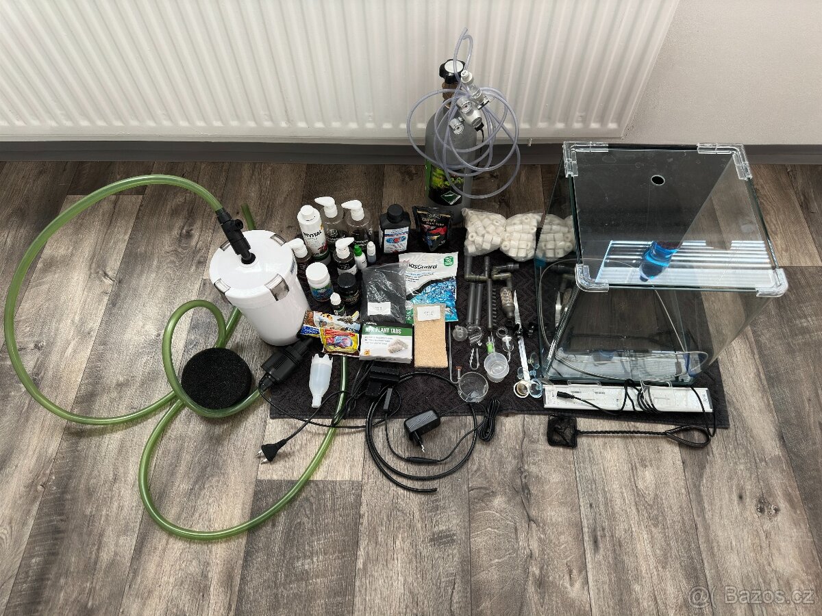 Kompletní a plně funkční akvarijní set
