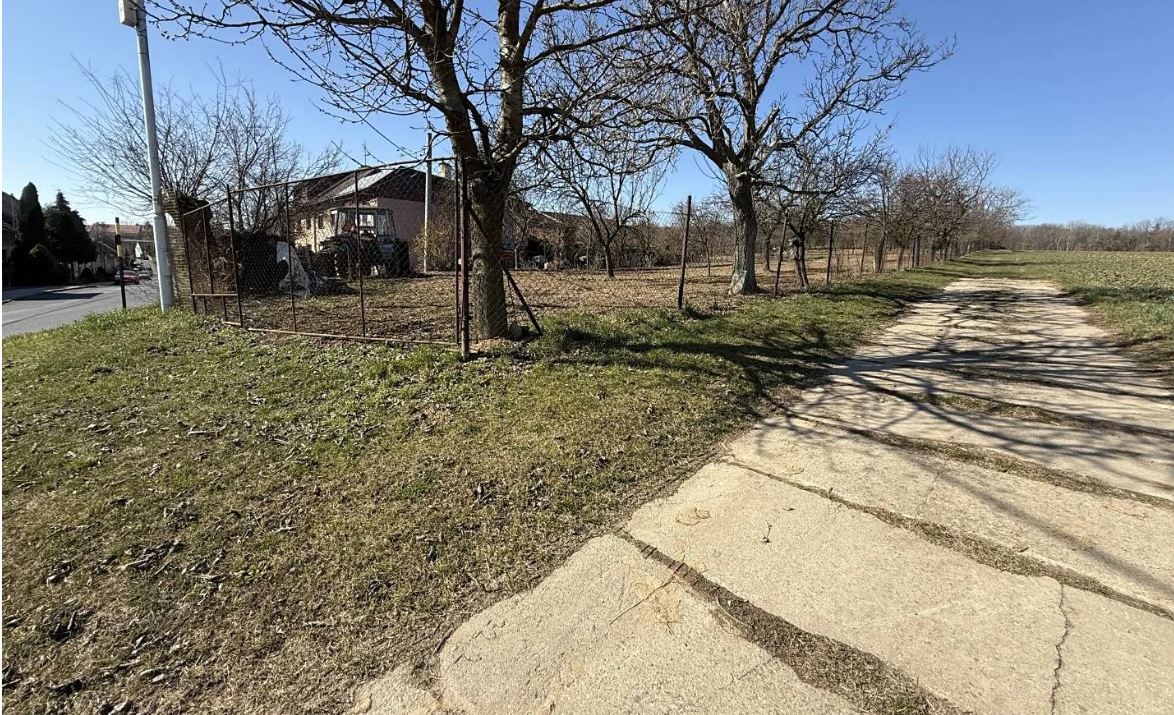 Stavební pozemek 1000 m2 - Zdislavice