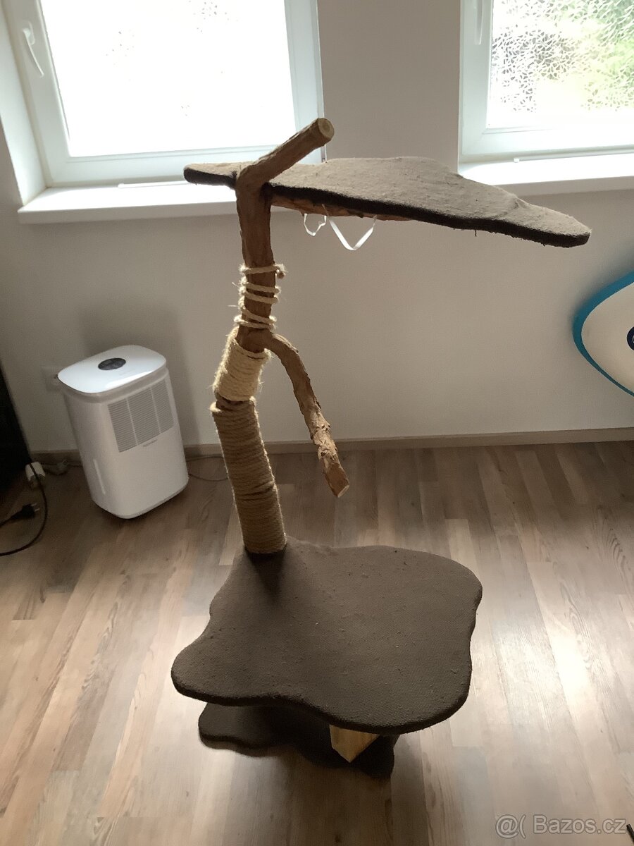 Kočičí škrabadlo, strom pro kočky, kočičí strom.