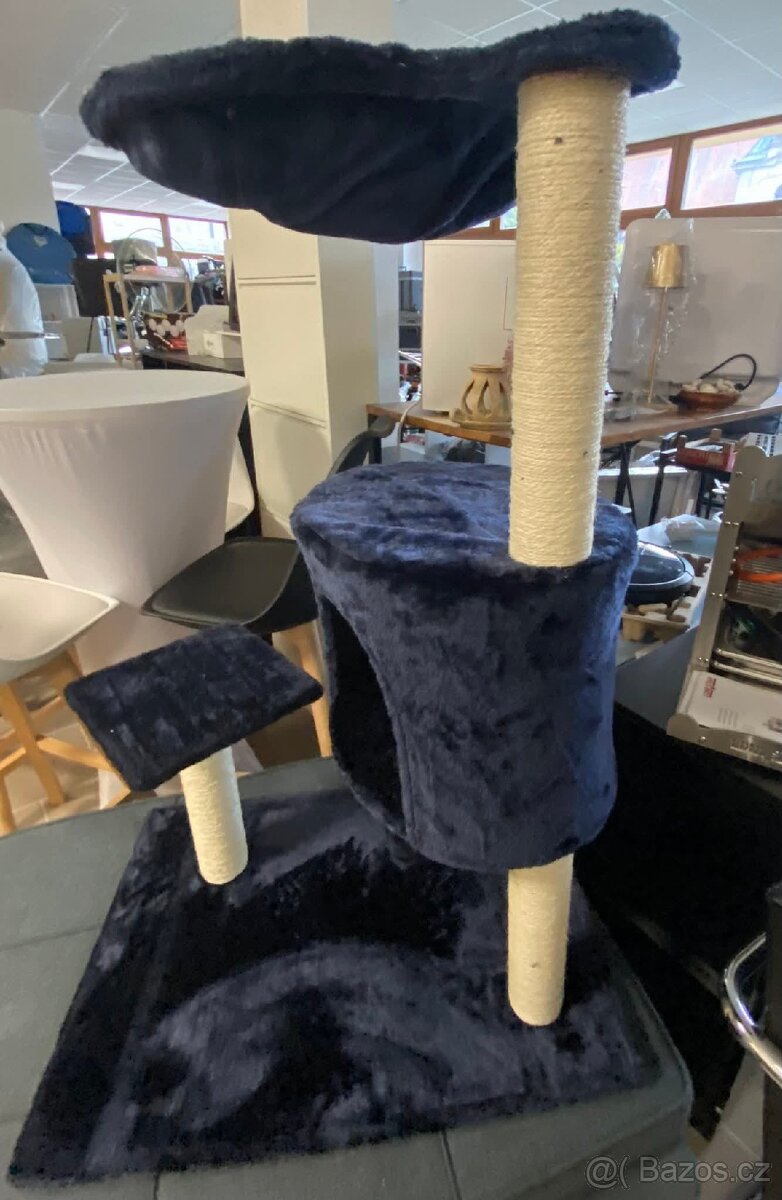 Nové krásné škrabadlo pro kočky