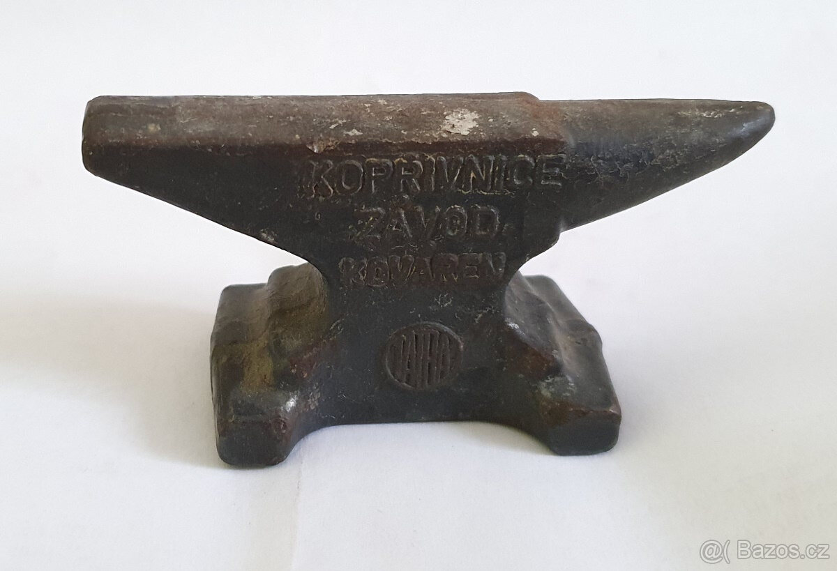 Tatra Kopřivnice - reklamní kovadlina 40 let stará