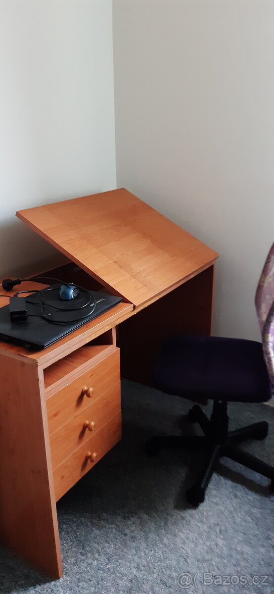 Psací stůl