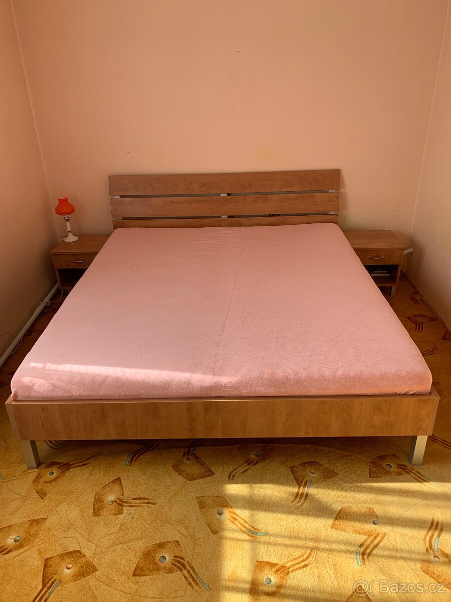 Manželská postel + TV stolek (zakázková výroba)