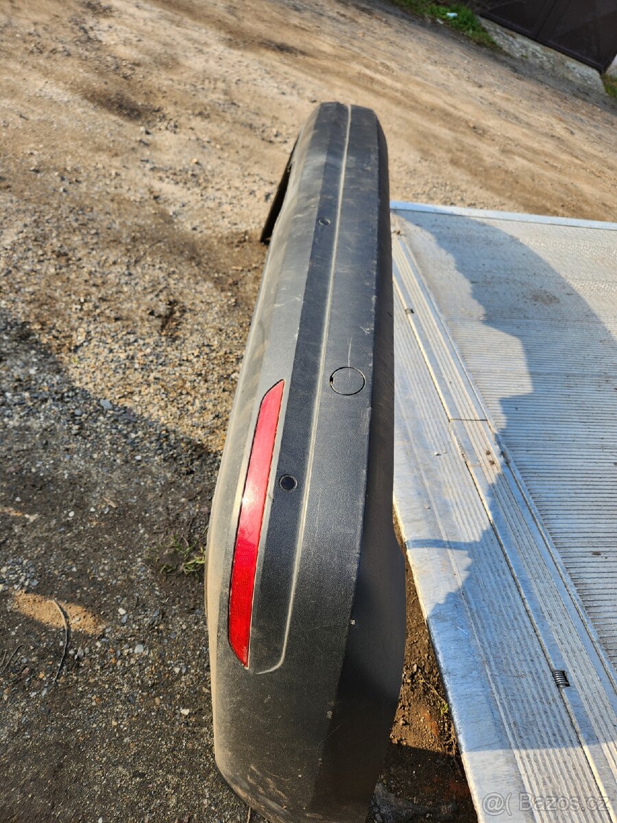 VW CADDY zadní nárazník s park. senzory